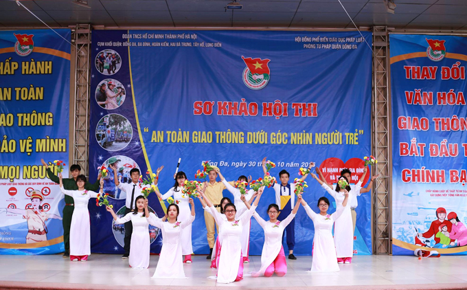 Đại diện cho tuổi trẻ Quận Đống Đa, đội THPT Phan Huy Chú đã đạt giải Nhất 