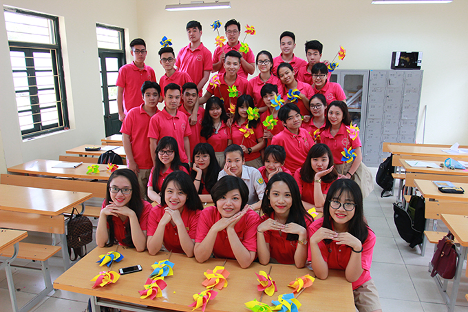 Ảnh lưu niệm học sinh Trường THPT Phan Huy Chú Đống Đa Part2