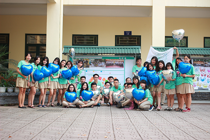 Ảnh lưu niệm học sinh Trường THPT Phan Huy Chú Đống Đa Part2