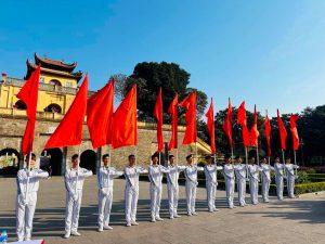 HỌC SINH PHC THAM GIA TÁI HIỆN LỄ CHÀO CỜ LỊCH SỬ TẠI HOÀNG THÀNH THĂNG LONG