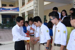 NHỮNG TÌNH CẢM QUÝ YÊU ĐƯỢC GỬI ĐẾN THẦY HÀ XUÂN NHÂM - NGUYÊN HIỆU TRƯỞNG NHÀ TRƯỜNG