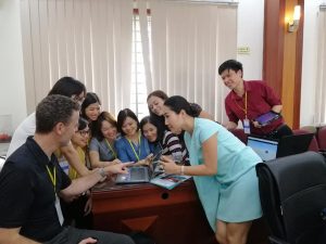 Thầy cô tiếp cận và ứng dụng công nghệ hình ảnh đa chiều để dạy học hiệu quả