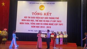 Cô giáo Tạ Thị Thanh Hương  đạt giải Ba trong Hội thi GV Giỏi cấp Thành phố
