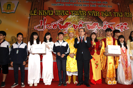 Phó Thủ tướng Nguyễn Thiện Nhân tham dự Tuần văn hóa tri ân “Hướng về nguồn cội”