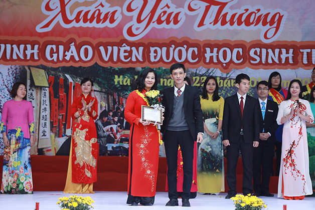 Thầy tôi - Bài thơ lắng đọng tặng thầy giáo Hiệu trưởng Hà Xuân Nhâm