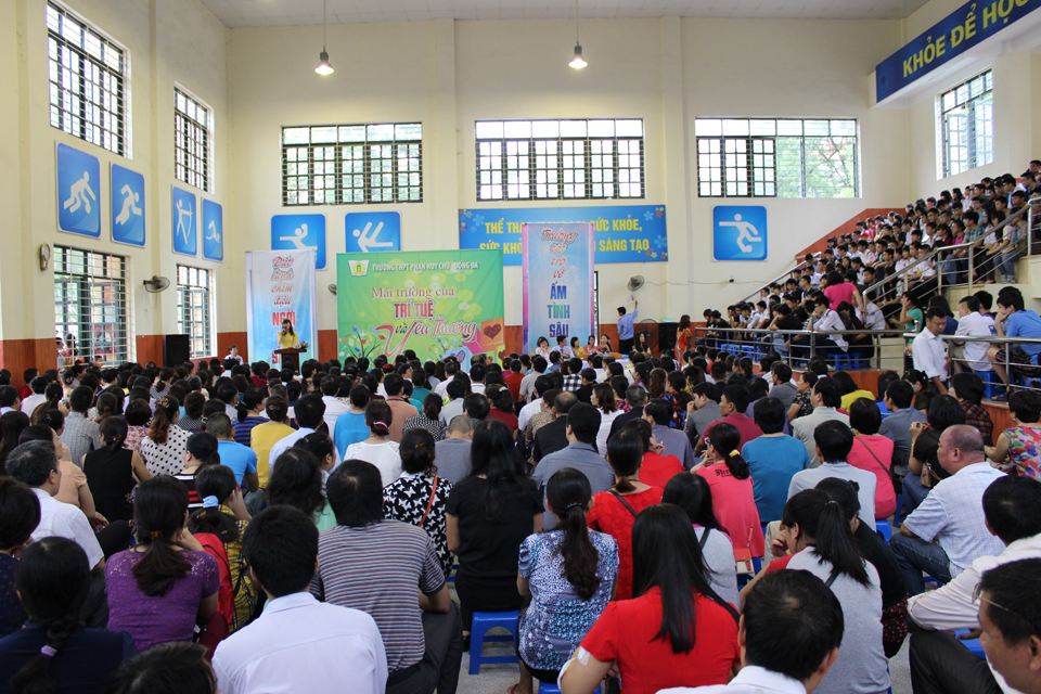 Cấp học bổng 105 triệu đồng cho 10 học sinh vào lớp 10