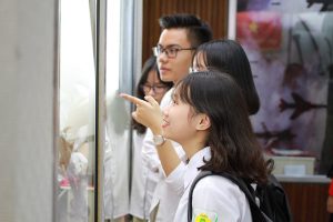 Học sinh khối 11 học tập trải nghiệm bổ ích tại Bảo tàng Lịch Sử Quốc Gia