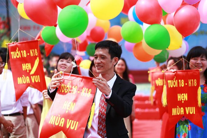 MỘT DỊP NHÌN, THẤY NGHÌN CÔNG SỨC