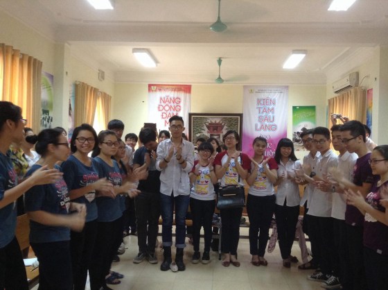 cuoi-buoi-tu-van-thay-tro-cung-cam-dong-va-hat-vang-bai-ca-truong-phan-huy-chu