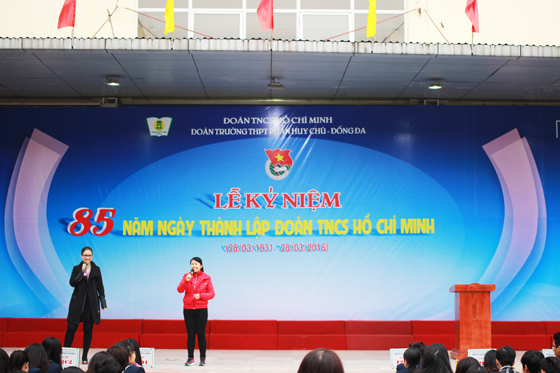 Mùa bội thu cho học sinh giỏi nhận học bổng và thưởng tháng 3