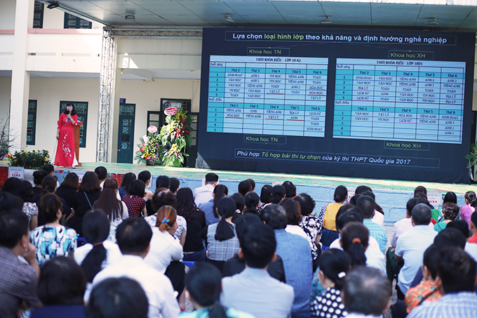 Họp cha mẹ HS K19 và K20 cuối năm học 2016-2017: Tiệc thông tin, cảm xúc