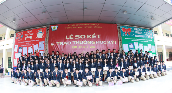 Đầu năm 2016, phấn khởi với Lễ Sơ kết và trao thưởng học kỳ I