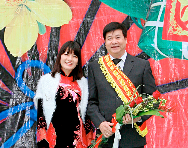 Bài thơ của thầy giáo Phùng Tuấn việt thân yêu tặng các trò 12A2 - K13