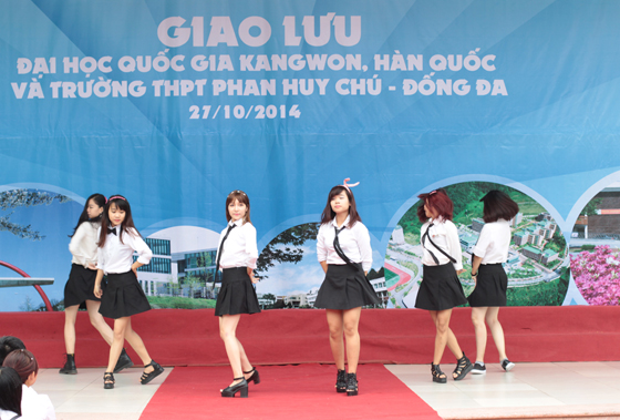 Giao lưu với Đại học quốc gia Kangwon, Hàn Quốc