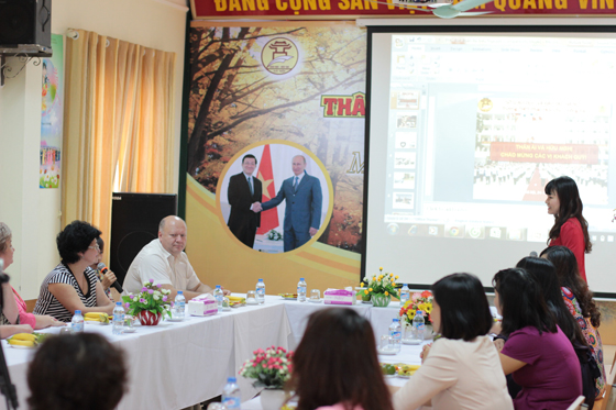 Thân ái và hữu nghị chào đón khách quý đến từ nước Nga