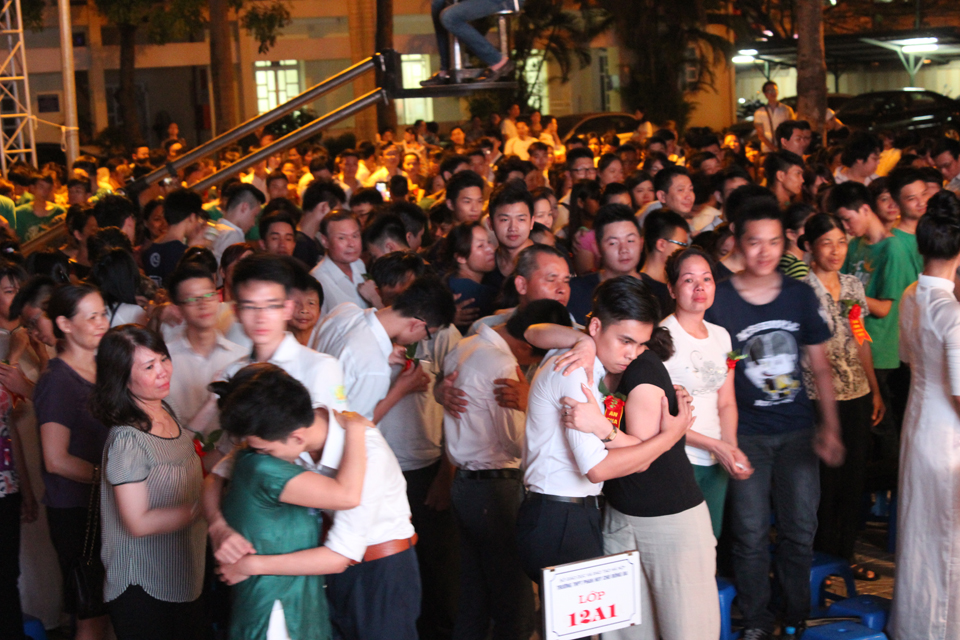 Mùa thi, phụ huynh cũng đăng trình