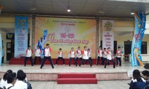 Ngoại khoá tổ Tự Nhiên " Trí - Lực vươn tới thành công"
