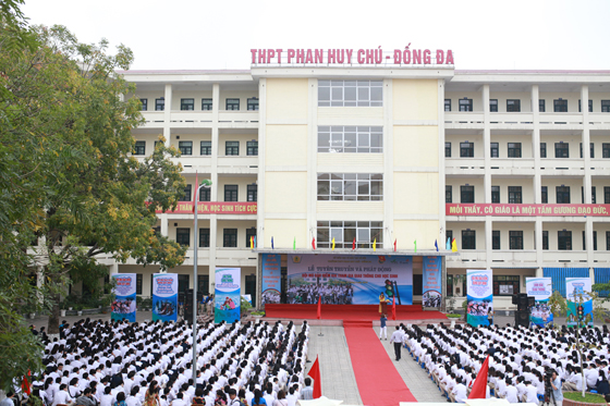 Lễ tuyên truyền và phát động đội mũ bảo hiểm khi tham gia giao thông