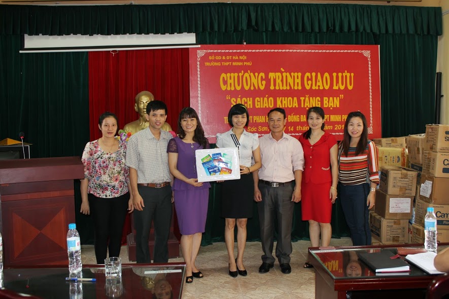 Yêu mến tặng các bạn học sinh Sóc Sơn hơn 5000 bản sách