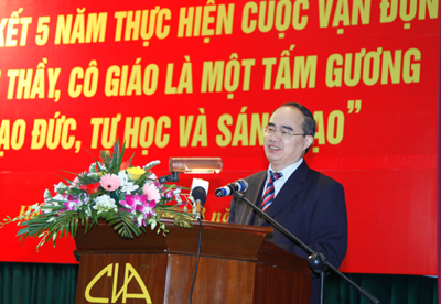 Thầy cô phải nêu gương và tự hoàn thiện mỗi ngày