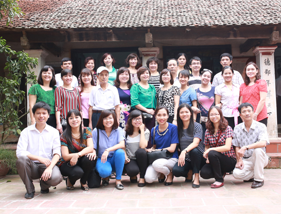 Thầy, trò và các bậc phụ huynh cùng thành kính về nguồn