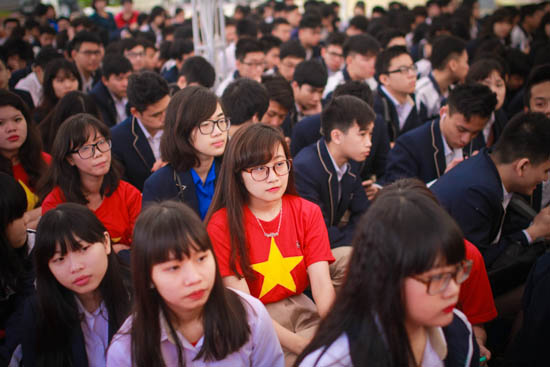 Thầy trò trường Phan Huy Chú thi hát Quốc ca mừng ngày thành lập Đoàn