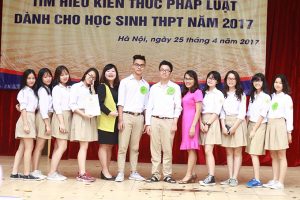 Đoạt giải tại cuộc thi tìm hiểu kiến thức pháp luật dành cho học sinh THPT năm 2017