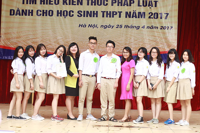 Đoạt giải tại cuộc thi tìm hiểu kiến thức pháp luật dành cho học sinh THPT năm 2017