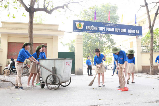 Đội tình nguyện tưng bừng ra quân: Hướng về ngày sinh nhật Đoàn
