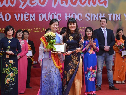 Bài viết trên báo ĐT Dân trí: "Tôn vinh giáo viên được học sinh tin yêu"